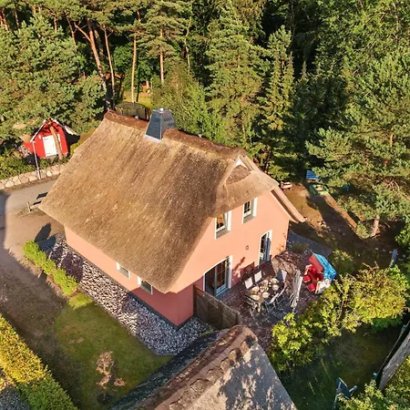 Reetdachhaus Seeblick * Цинновиц