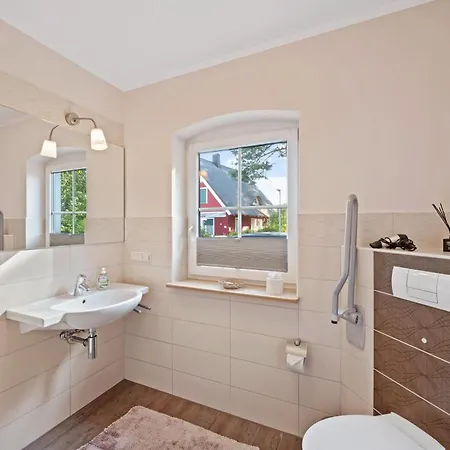 Reetdachhaus Seeblick * Цинновиц